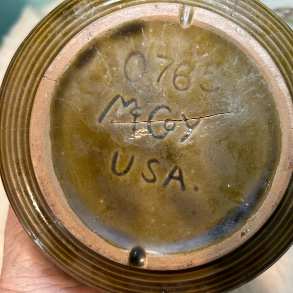 Small McCoy pottery planter - Picture 2 of 9